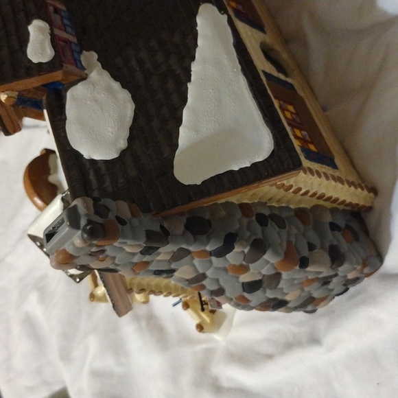 Vintage Birch Run Ski Chalet Original Snow Village - Picture 5 of 17